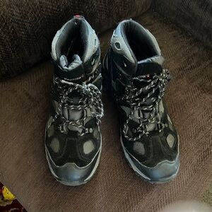 BearPaw Black and Gray Outdoor Boots with Rugged Design, Men’s size 10.